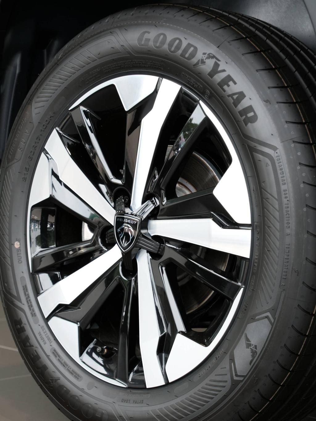 PEUGEOT NEW YEAR FAIR は明日まで！