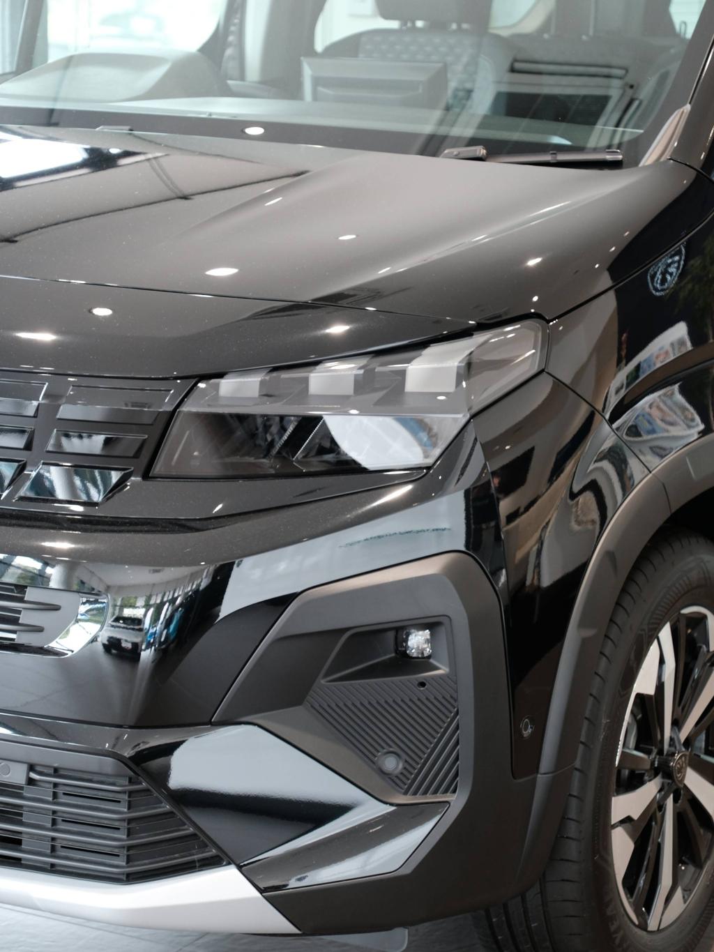 PEUGEOT NEW YEAR FAIR は明日まで！