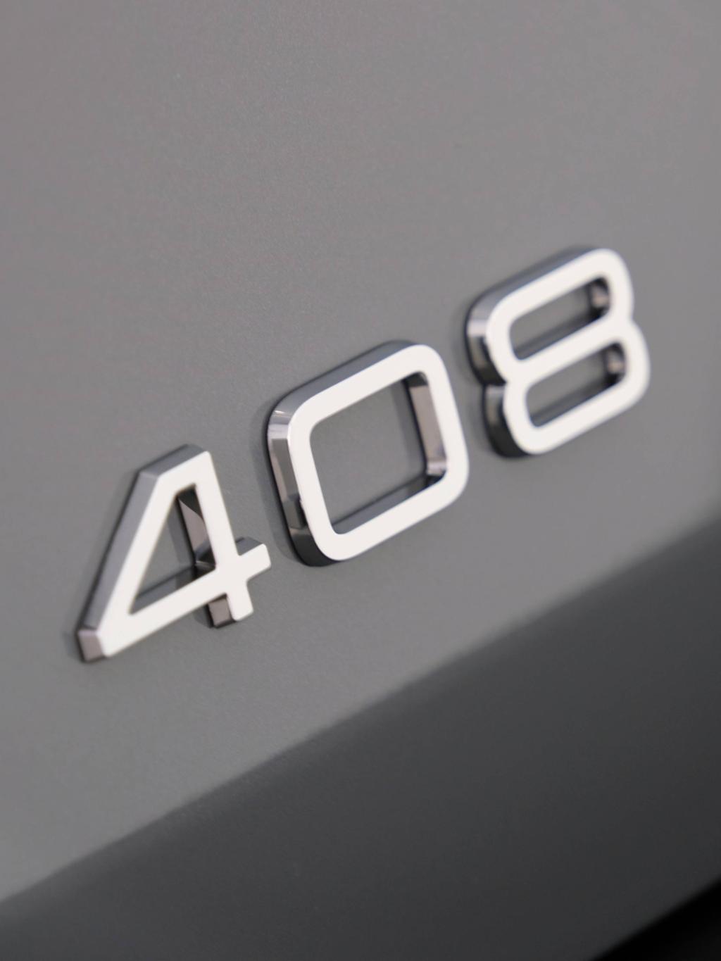 光と影で魅了する“Selenium Grey”を纏った限定車