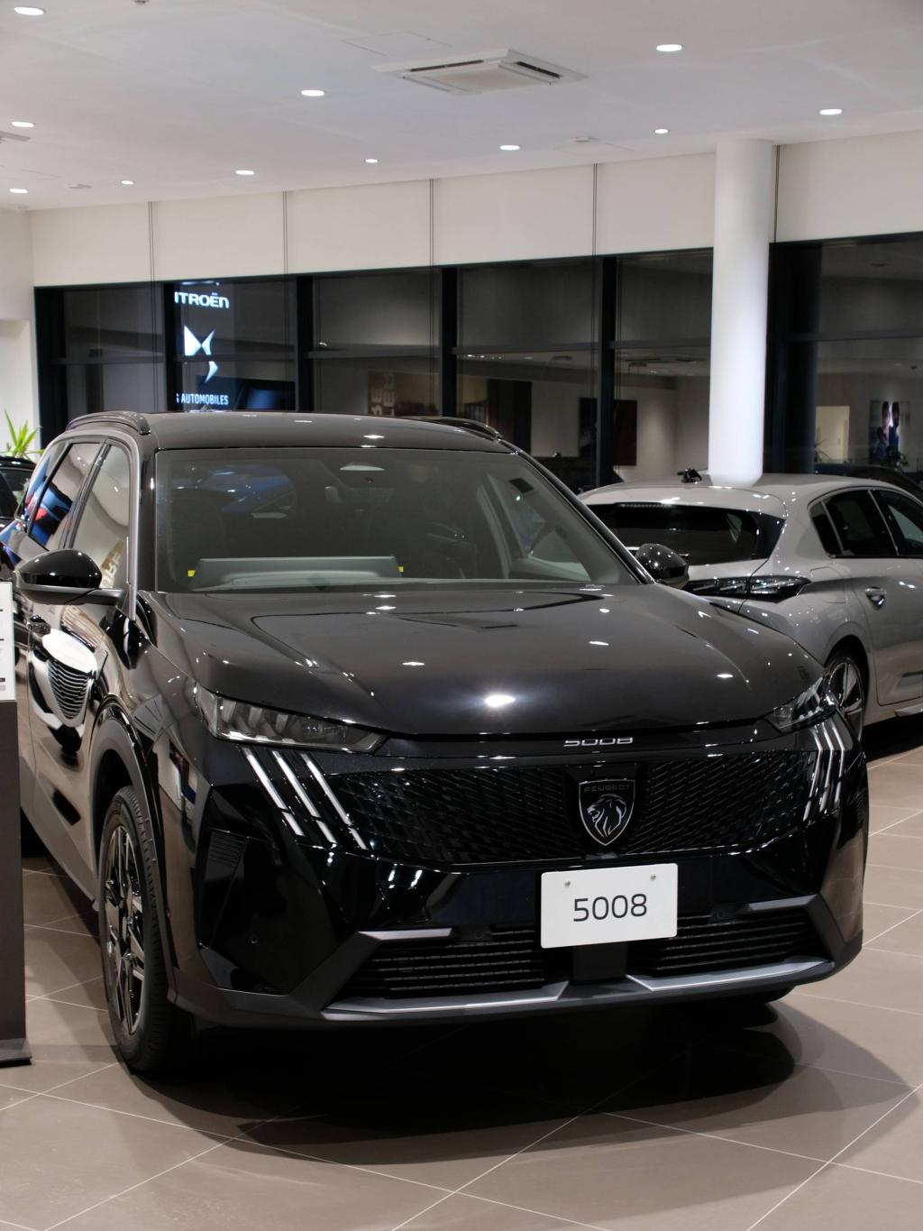 NEW PEUGEOT 5008＆キャンペーン情報♪