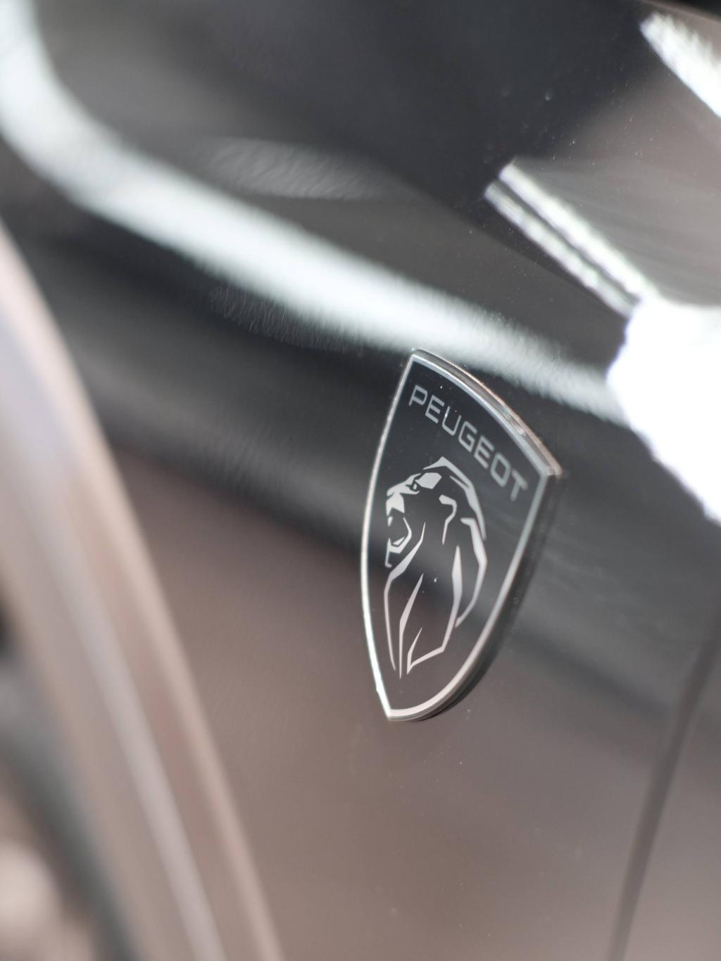 NEW PEUGEOT 5008＆キャンペーン情報♪