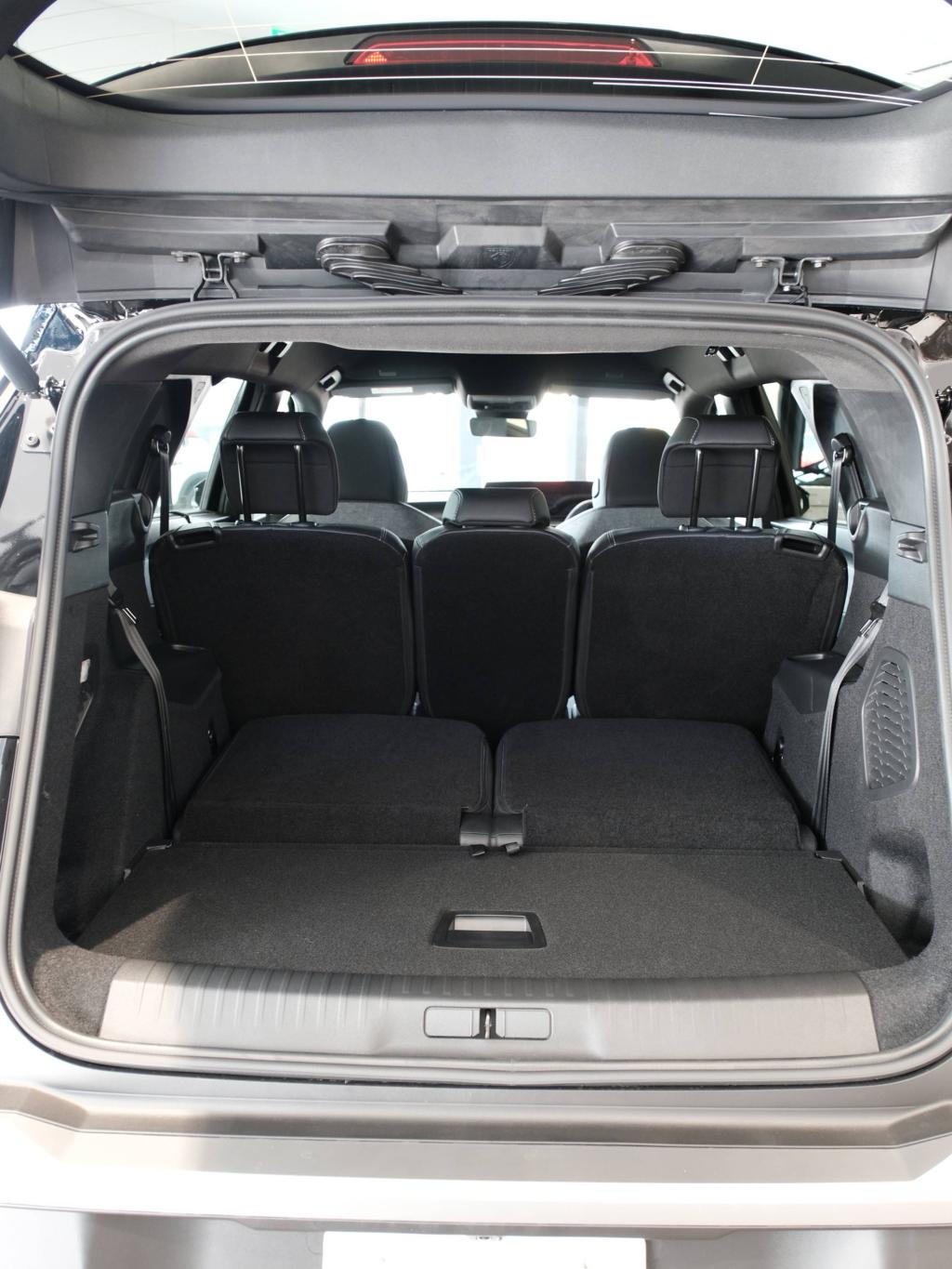 NEW PEUGEOT 5008＆キャンペーン情報♪